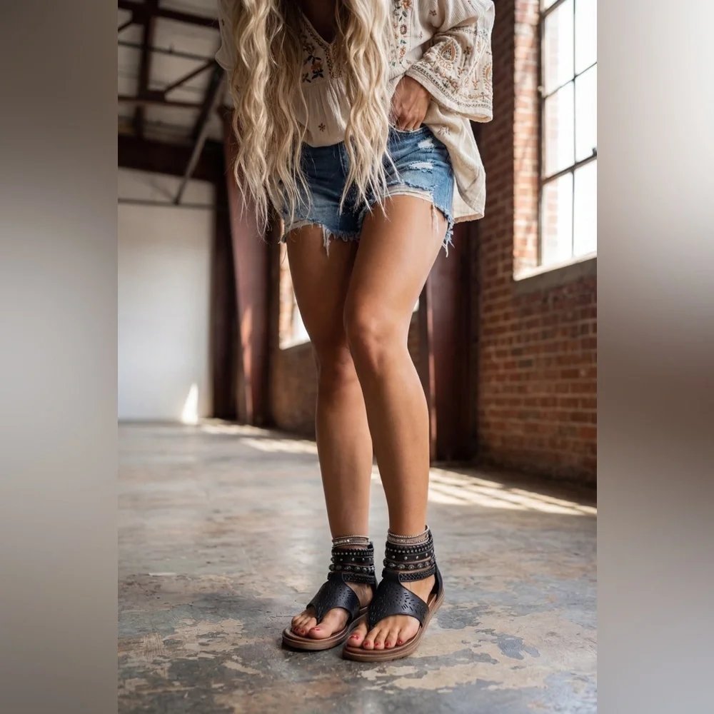NIB Brand New Very G Mazey Boho Vegan Leather Festival Laser Cut Studded Sandals - Picture 6 of 12